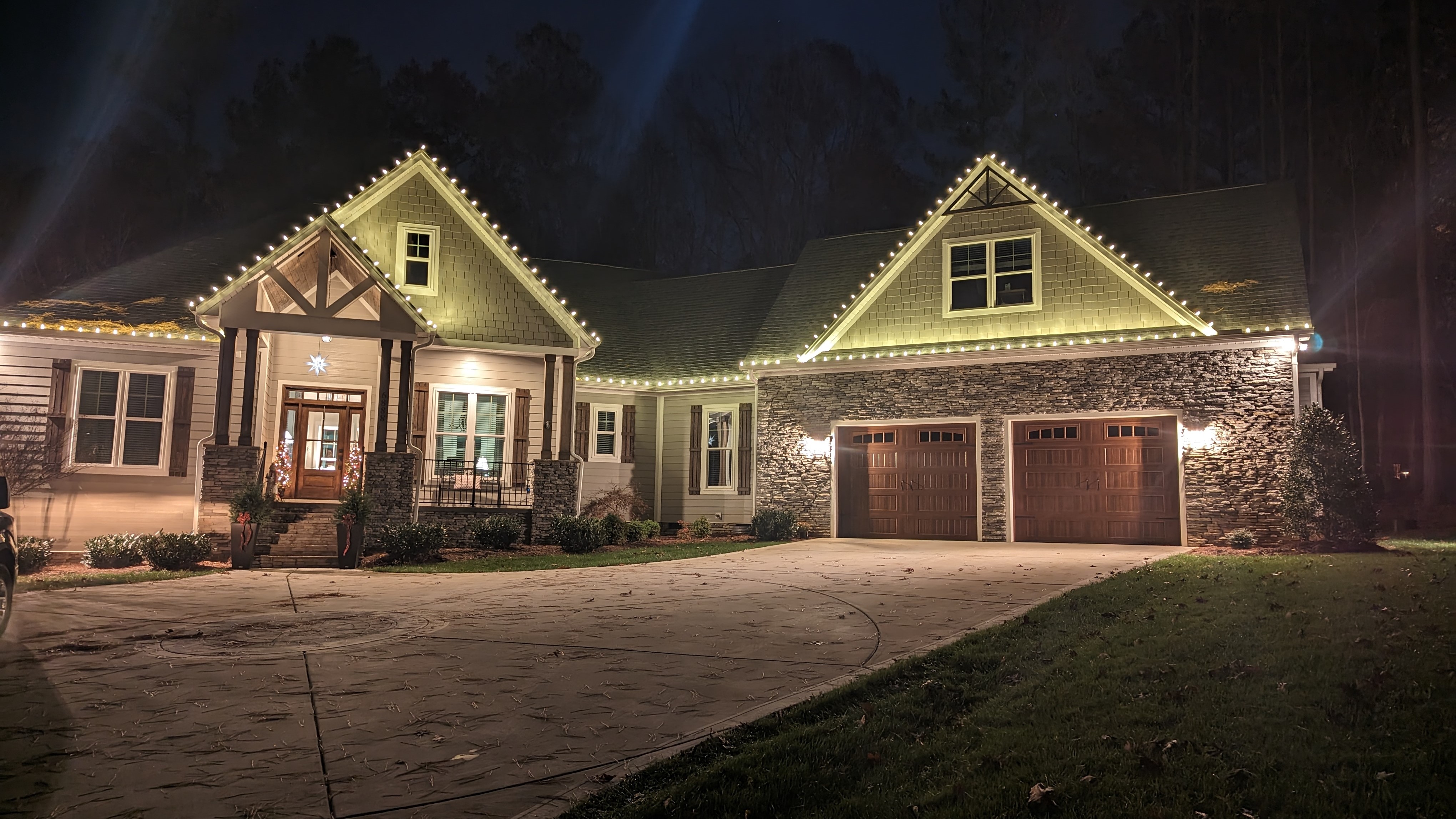 A Festive Transformation in Denver, NC: From Sparkling Windows to Enchanting Christmas Lights